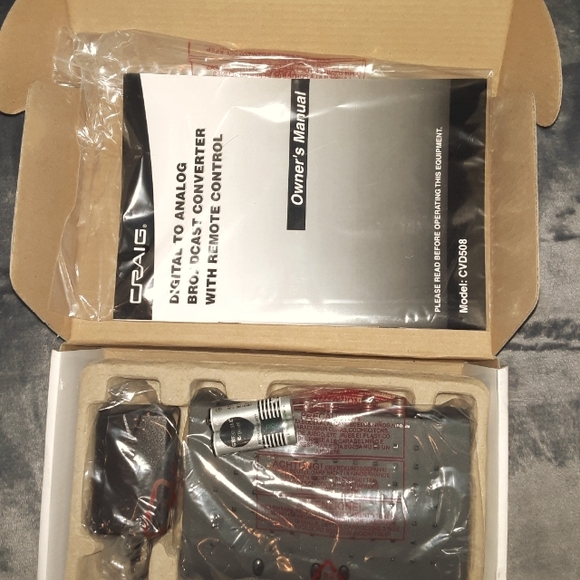 Digital to analog broadcast converter with remote control. - Picture 2 of 2